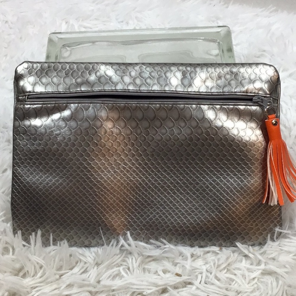 COOLING CLUTCH |  Gray Snake Skin Insulated Cooling Clutch